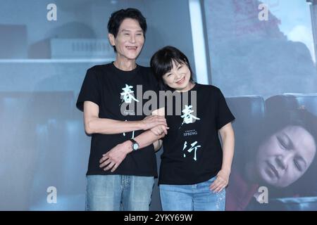 Taipei. 20 novembre 2024. Les acteurs Hsiang Hsi et Yang Kuei-Mei assistent à la première du film ''Un voyage au printemps'' aux Golden Horse Awards à Taipei, province de Taiwan, Chine, le 19 novembre 2024. (Photo de Costfoto/NurPhoto) crédit : NurPhoto SRL/Alamy Live News Banque D'Images