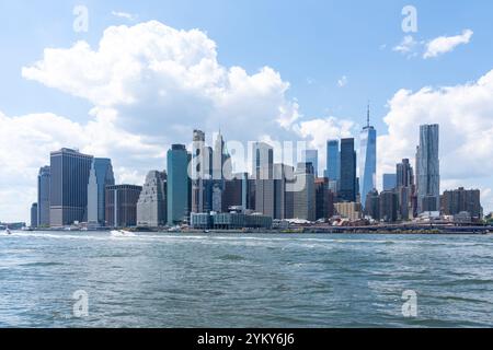 Vue sur Manhattan depuis le fleuve Hudson, New York, États-Unis Banque D'Images