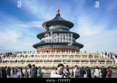 Pékin, Chine - 20 octobre 2024 : la salle de prière pour de bonnes récoltes dans le Temple du ciel. Point de repère touristique populaire et destination de voyage. Banque D'Images