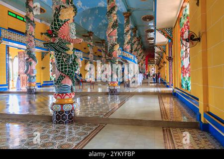 Tay Ninh Holy See est des tours de Caodaïsme dans la province de Tay Ninh au Vietnam. Connu pour son mélange unique de styles architecturaux de diverses religions. Banque D'Images