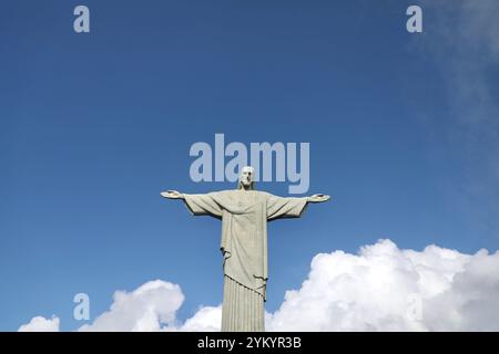 Rio de Janeiro, Brésil. 17 novembre 2022. Le Christ Rédempteur est vu du Corcovado, à Rio de Janeiro, au Brésil. (Photo par Apolline Guillerot-Malick/SOPA images/Sipa USA) crédit : Sipa USA/Alamy Live News Banque D'Images