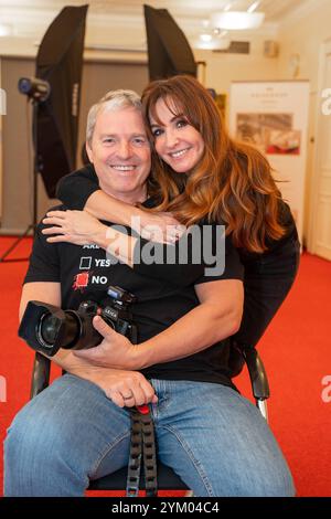 Dancer Against cancer calendrier DAC Shoot Charity Against cancer avec des célébrités, Hôtel Kaiserhof, Vienne, Autriche. 19 novembre 2024. Manfred et Nelly BAUMANN. - 20241119 PD11867 crédit : APA-PictureDesk/Alamy Live News Banque D'Images