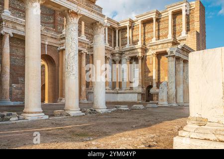 Temple d'Artémis et ancienne ville de Sardes ou Sardes à Salihli, Manisa par une journée ensoleillée Banque D'Images