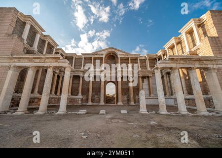 Temple d'Artémis et ancienne ville de Sardes ou Sardes à Salihli, Manisa par une journée ensoleillée Banque D'Images