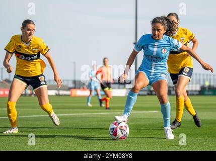 Casey, Australie. 16 novembre 2024. Lourdes Bosch de la ville en action lors du match de la troisième ronde de la saison 2024/25 entre Melbourne City et Central Coast Mariners, qui s'est tenu à Casey Fields. Score final 2:2. 16-Nov-2024 match de la troisième ronde de la saison 2024/25 de football professionnel australien féminin entre Melbourne City et Central Coast Mariners. Dessiner 2-2. (Photo Olivier Rachon/SOPA images/SIPA USA) crédit : SIPA USA/Alamy Live News Banque D'Images