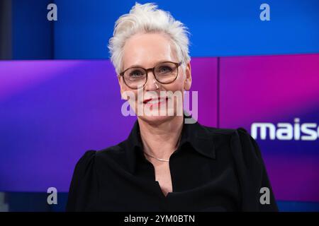 Baerbel SCHAEFER, Bärbel Schäfer, Moderatorin, Portraet, Porträt, portrait, Angeschnittenes Einzelbild, Einzelmotiv, zu Gast in der Sendung Maischberger, Talkshow, WDR/ARD, 19.11.2024. *** Baerbel SCHAEFER, Bärbel Schäfer, présentateur, portrait, portrait, portrait, photo recadrée, sujet unique, invité sur Maischberger, talk show, WDR ARD, 19 11 2024 Banque D'Images