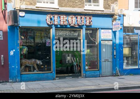 Les locaux du Cirque, un bar à cocktails sur le thème du cirque à Old Street, East London. Banque D'Images