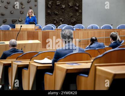 LA HAYE - Reinette Klever, ministre du commerce extérieur et de l'aide au développement, lors d'un débat sur l'état budgétaire du commerce extérieur et de l'aide au développement. ANP REMKO DE WAAL pays-bas Out - belgique Out Banque D'Images