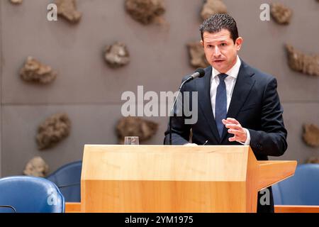 2024-11-19 Néerlandais Tweede Kamer débat plénier DEN HAAG, PAYS-BAS - 19 NOVEMBRE : le ministre Dirk Beljaarts lors du débat plénier au Tweede Kamer le 19 novembre 2024 à Den Haag, pays-Bas Den Haag Tweede Kamer pays-Bas contenu non disponible pour redistribution aux pays-Bas directement ou indirectement par des tiers. Droit d'auteur : xJohnxBeckmannx Banque D'Images