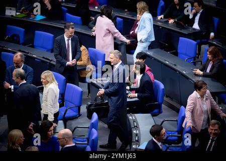 DEU, Deutschland, Allemagne, Berlin, 13.11.2024 Christian Lindner , Vorsitzender der FDP waehrend der Debatte BEI einer Sitzung des Deutschen Bundestages ueber die Regierungserklaerung im Bundestag AM 13.11. 2024 im Deutschen Bundestag à Berlin Deutschland . Nach dem Zusammenbruch der Ampel Koalitionsregierung wird sich Scholz AM 19. Dezember einer Vertrauensabstimmung unterziehen, Neuwahlen sind fuer den 23. Februar angesetzt. fr : Christian Lindner , président du FDP lors du débat lors d'une réunion du Bundestag allemand sur la déclaration du gouvernement au Bundestag le 13 novembre 202 Banque D'Images