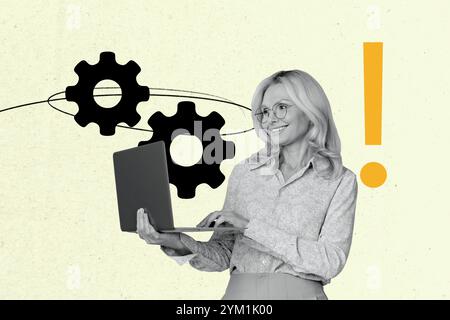 Collage de photo composite de vieille femme heureuse tenir un ordinateur portable avertissement roue dentée progrès isolé sur fond peint Banque D'Images