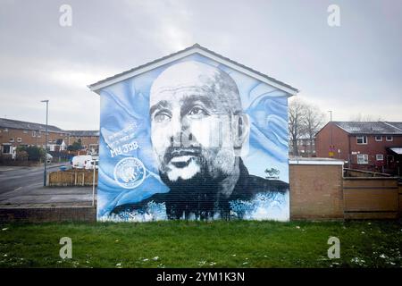 PEP Guardiola, Manchester City GROSSBRITANNIEN, Grande-Bretagne, Angleterre, Manchester, 19.11.2024 Graffiti mit Zitat A perfectionniste Thats part of My Job vom Trainer und Manager coach PEP Guardiola vom Fussballklub Manchester City im nahe dem Etihad Campus Stadium à Manchester Angleterre en : graffiti avec citation Un perfectionniste Thats part of My Job of Manchester City Football club manager et coach PEP Guardiola près du stade du campus Etihad à Manchester Angleterre *** PEP Guardiola, Manchester City GREAT, GRANDE-Bretagne, Angleterre, Manchester, Manchester, Angleterre, Manchester, Manchester 11 avec citation, Manchester 2024 Graffinis Banque D'Images