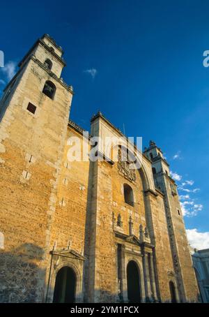 Catedral de San Ildefonso, XVIe siècle, coucher de soleil, Merida, Yucatan Banque D'Images