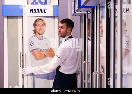 Sotheby’s Londres, Royaume-Uni. 20 novembre 2024. Aperçu presse des casiers de la première équipe du stade Santiago Bernabeu du Real Madrid, précédemment utilisés par Cristiano Ronaldo, David Beckham, Zidane et Luis Figo. Credit : Matthew Chattle/Alamy Live News Banque D'Images