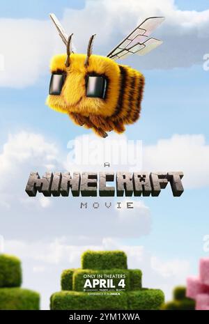 Un film Minecraft (2025) réalisé par Jared Hess et mettant en vedette Jason Momoa. Ce film très attendu, basé sur le populaire jeu vidéo Minecraft, explore un monde fantastique où une adolescente et son improbable groupe d'aventuriers doivent sauver l'Overworld du dragon destructeur Ender. Teaser postal US ***USAGE ÉDITORIAL SEULEMENT***. Crédit : BFA / Warner Bros Banque D'Images