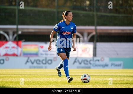 Marta Cazalla Garcia (TSG Hoffenheim, #15) Am Ball, GER, RB Leipzig vs TSG 1899 Hoffenheim, Fussball Google Pixel Frauen Bundesliga, 8. Spieltag, saison 2024/2025, 03.11.2024 la réglementation DFB interdit toute utilisation de photographies comme séquences d'images et/ou quasi-vidéo Foto : Eibner-Pressefoto/Michael Memmler Banque D'Images