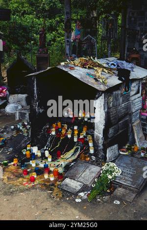 Cimetière abandonné à Armero, Tolima, Colombie, une ville fantôme laissée en ruines après l'éruption du Nevado del Ruiz en 1985. Banque D'Images
