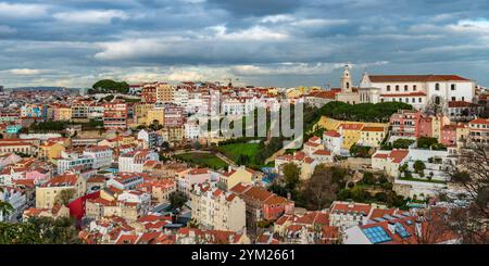 Église notre-Dame de grâce et paysage urbain à Lisbonne, Portugal Banque D'Images