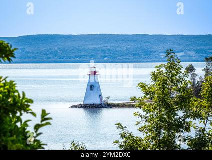 Phare dans les lacs bras d'Or. InBeddeck sur l'île du Cap-Breton en Nouvelle-Écosse Canada Banque D'Images