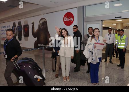 ARIIBO VERONICA ABAD Tababela, mercredi 20 novembre 2024 Vice-présidente de la République Veronica Abad, arrive à l'aéroport de Tababela, Mariscal sucre photos API Rolando Enriquez Tababela Pichincha Ecuador POL ARIIBO VERONICA ABAD f8c0d4abb32ac5bc427f3de726818a7b Copyright : xENRIQUEZx Banque D'Images