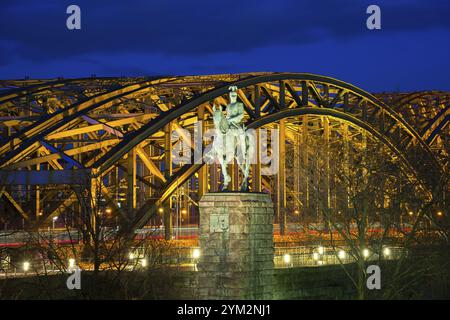 Statue d'équitation, monument, Kaiser Guillaume II, Hohenzollernbruecke, Cologne, Rhénanie du Nord-Westphalie, Allemagne, Europe Banque D'Images