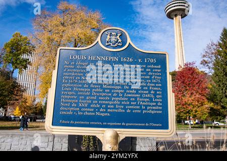 Plaque Louis Hennepin en français sur Niagara River Parkway à Niagara Falls, Ontario, Canada Banque D'Images