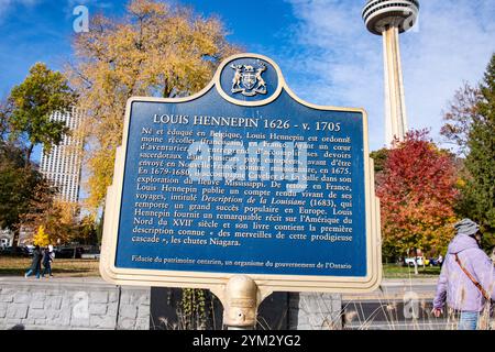 Plaque Louis Hennepin en français sur Niagara River Parkway à Niagara Falls, Ontario, Canada Banque D'Images