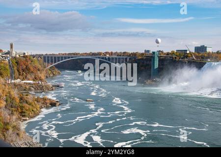Rainbow Bridge à New York États-Unis de Niagara Falls, Ontario, Canada Banque D'Images