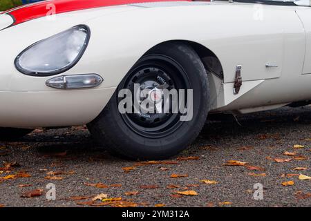 Série 2 1969 Jaguar E type modifié pour la course Banque D'Images