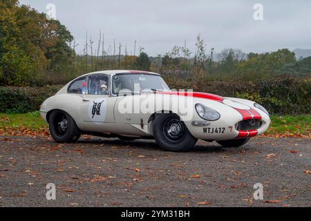 Série 2 1969 Jaguar E type modifié pour la course Banque D'Images