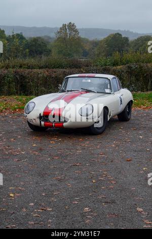 Série 2 1969 Jaguar E type modifié pour la course Banque D'Images