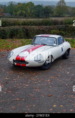 Série 2 1969 Jaguar E type modifié pour la course Banque D'Images