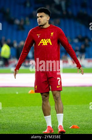 EFL Carabao Cup match entre Brighton et Hove Albion et Liverpool à l'American Express Stadium, Brighton, Royaume-Uni - 30 octobre 2024 - Luis Diaz de Liverpool se réchauffe avant de lancer l'utilisation éditoriale uniquement. Pas de merchandising. Pour Football images, les restrictions FA et premier League s'appliquent inc. aucune utilisation d'Internet/mobile sans licence FAPL - pour plus de détails, contactez Football Dataco Banque D'Images