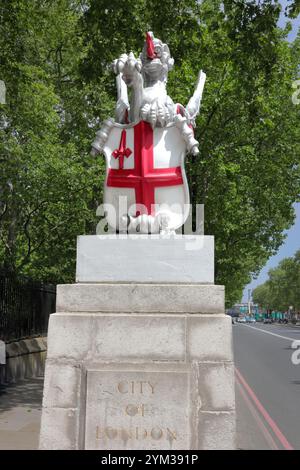 Les marques de dragon de la ville de Londres dans Victoria Embankment Banque D'Images