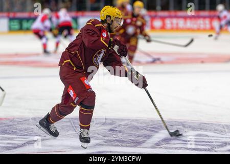 Genève, Suisse. 20 novembre 2024. Genève, Suisse, 20 novembre 2024 : échauffement d'Oula Palve (7 Geneve-Servette HC) lors du match de la Ligue des Champions entre Geneve-Servette HC et HC Lausanne aux Vernets de Genève, Suisse (Giuseppe Velletri/SPP) crédit : SPP Sport Press photo. /Alamy Live News Banque D'Images