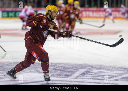 Genève, Suisse. 20 novembre 2024. Genève, Suisse, 20 novembre 2024 : échauffement d'Oula Palve (7 Geneve-Servette HC) lors du match de la Ligue des Champions entre Geneve-Servette HC et HC Lausanne aux Vernets de Genève, Suisse (Giuseppe Velletri/SPP) crédit : SPP Sport Press photo. /Alamy Live News Banque D'Images