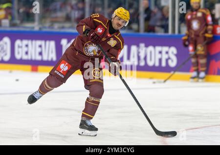 Genève, Suisse. 20 novembre 2024. Genève, Suisse, 20 novembre 2024 : échauffement d'Alessio Bertaggia (33 Geneve-Servette HC) lors du match de la Ligue des Champions entre Geneve-Servette HC et HC Lausanne aux Vernets de Genève, Suisse (Giuseppe Velletri/SPP) crédit : SPP Sport Press photo. /Alamy Live News Banque D'Images