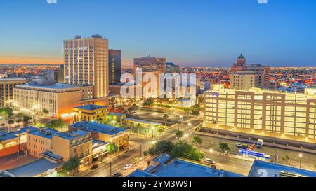 El Paso, Texas, USA Centre-ville de ville au crépuscule. Banque D'Images