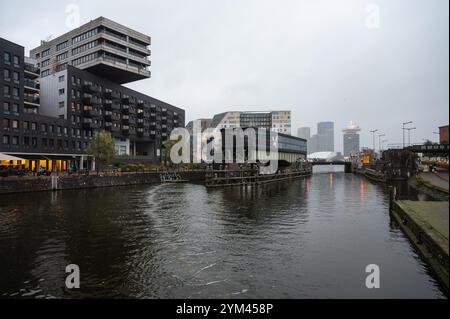 Appartements contemporains à Westerdok - Ijdok à Amsterdam, pays-Bas, 14 novembre 2024 Banque D'Images