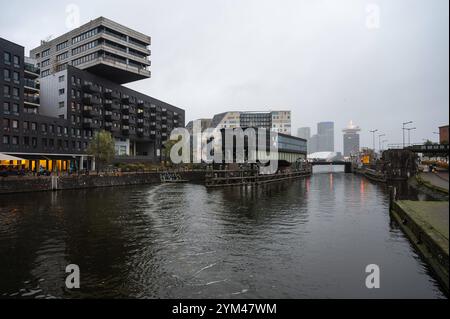 Appartements contemporains à Westerdok - Ijdok à Amsterdam, pays-Bas, 14 novembre 2024 Banque D'Images