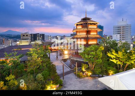 Ville d'Oita, Kyushu, Japon paysage urbain au crépuscule. Banque D'Images