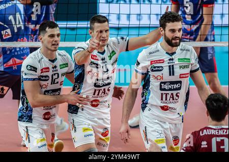 Exultation de Giulio Magalini et Jan Kozamernik - Itas Trentino pendant Itas Trentino vs CS Arcada Galati, CEV Eurovolley Men match à trente, Italie, le 20 novembre 2024 Banque D'Images