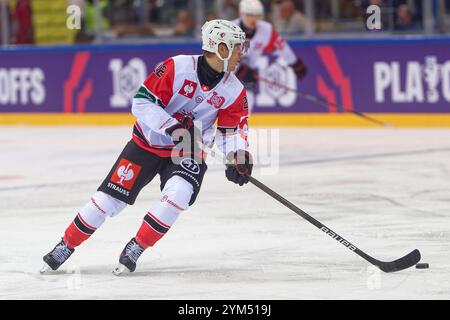 Genève, Suisse. 20 novembre 2024. Genève, Suisse, 20 novembre 2024 : Janne Kuokkanen (22 HC Lausanne) contrôle le palet (action) lors du match de la Ligue des Champions entre Geneve-Servette HC et HC Lausanne aux Vernets de Genève, Suisse (Giuseppe Velletri/SPP) crédit : SPP Sport Press photo. /Alamy Live News Banque D'Images