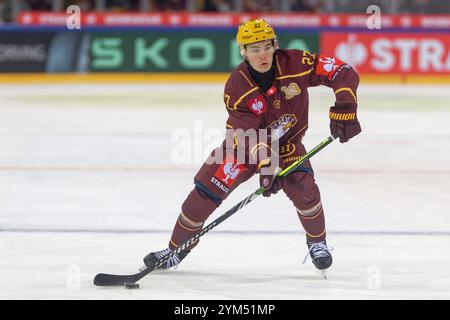 Genève, Suisse. 20 novembre 2024. Genève, Suisse, 20 novembre 2024 : Eric Schneller (27 Geneve-Servette HC) en action (gros plan) lors du match de la Ligue des Champions entre Geneve-Servette HC et HC Lausanne aux Vernets de Genève, Suisse (Giuseppe Velletri/SPP) crédit : SPP Sport Press photo. /Alamy Live News Banque D'Images