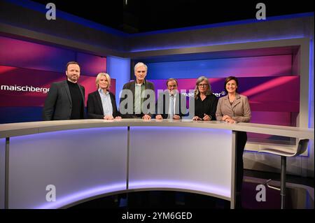 Journaliste Georg Restle, de gauche à droite, journaliste Susanne Gaschke, Schauspieler Walter Sittler, Politiker Armin Laschet, Anwältin Christina Clemm und Moderatorin Sandra Maischberger zu Gast in der ARD Talkshow Maischberger *** journaliste Georg Restle, à gauche, journaliste Susanne Gaschke, acteur Walter Sittler, homme politique Armin Laschet, L'avocate Christina Clemm et la présentatrice Sandra Maischberger sont invitées dans le talk-show de l'ARD Maischberger Banque D'Images