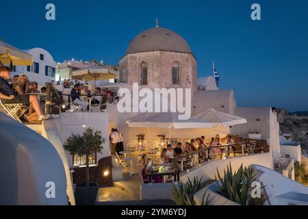 Dîners à Oia, Santorin, Grèce Banque D'Images