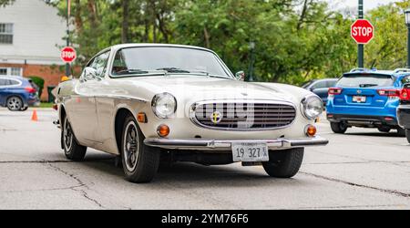 Chicago, Illinois - 29 septembre 2024 : 1970 Volvo 1800 E voiture classique. Vintage 1970 Volvo 1800 E Banque D'Images