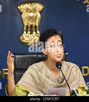 New Delhi, Inde. 20 novembre 2024. NEW DELHI, INDE - 20 NOVEMBRE : le ministre en chef de Delhi Atishi et d'autres responsables ont lancé le portail solaire de Delhi au Secrétariat de Delhi le 20 novembre 2024 à New Delhi, en Inde. (Photo de Sonu Mehta/Hindustan Times/Sipa USA) crédit : Sipa USA/Alamy Live News Banque D'Images