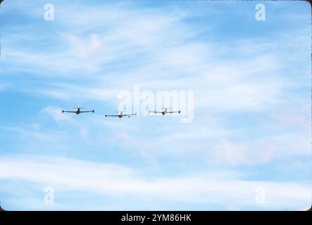 Vol de trois T-33A en formation fingertip. Le vol commémoratif a été le dernier local après 31 ans d'affectation au Montana ANG à Great Falls. Banque D'Images