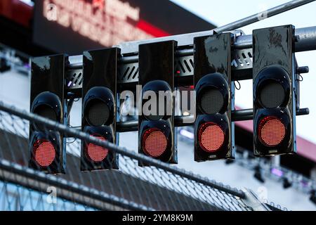 Las Vegas, Nevada, États-Unis. 20 novembre 2024. Feux de signalisation exposés avant le Grand Prix Heineken Silver de Las Vegas 2024 de formule 1 sur le Las Vegas Street circuit à Las Vegas, Nevada. Christopher Trim/CSM/Alamy Live News Banque D'Images